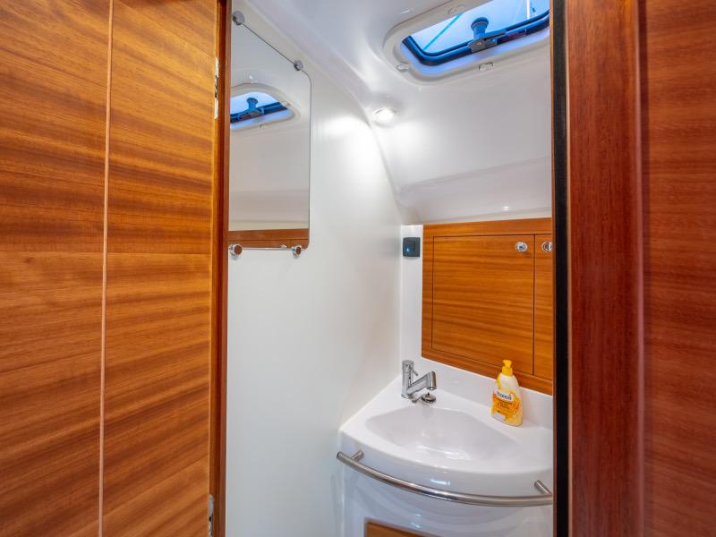 Book yachts online - sailboat - Elan 40.1 Impression - FUNKY  - rent