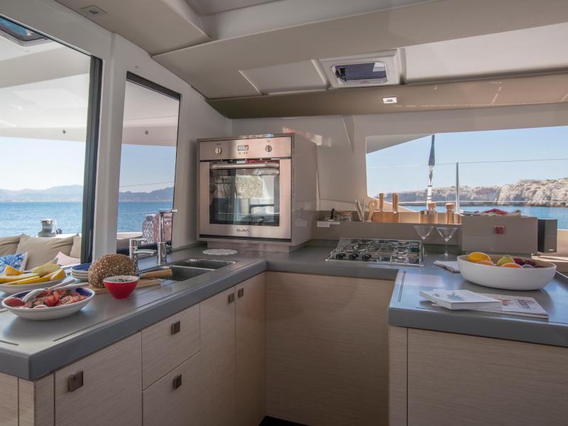 Book yachts online - catamaran - Astréa 42 - Mouse - rent