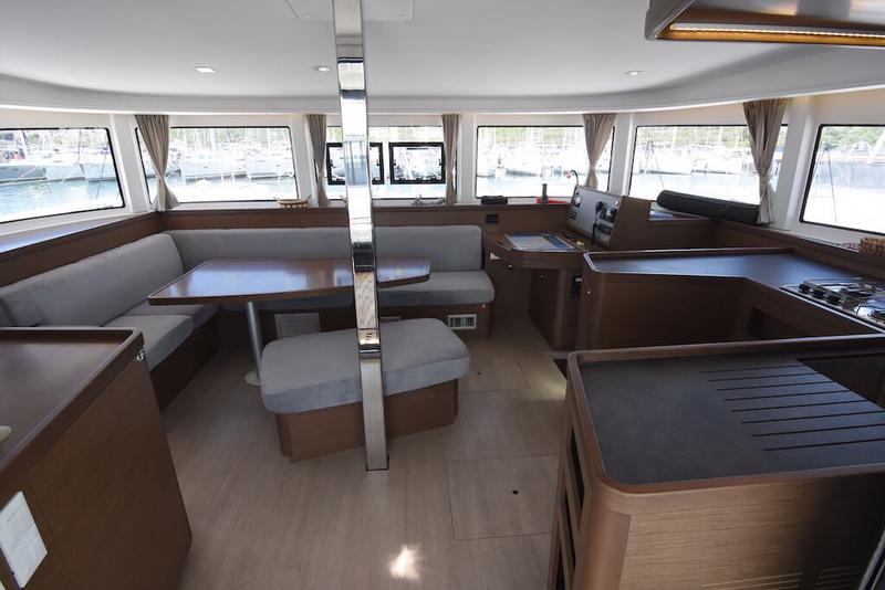 Book yachts online - catamaran - Lagoon 42 - LOLINA - rent