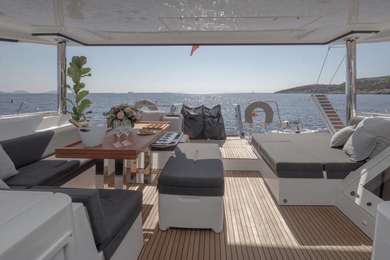 Book yachts online - catamaran - Lagoon 52F - ONEIDA - rent