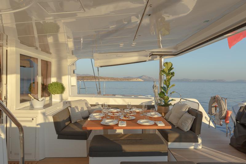 Book yachts online - catamaran - Lagoon 52F - ONEIDA - rent