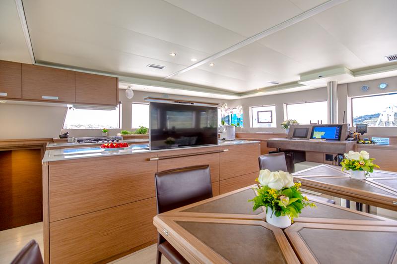 Book yachts online - catamaran - Lagoon 620 - Valium 62 - rent