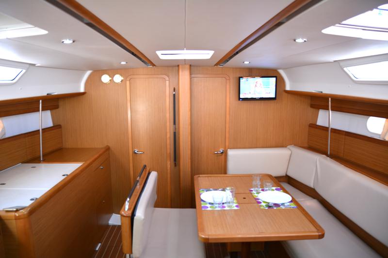 Book yachts online - sailboat - Sun Odyssey 44 i - Stavros - rent