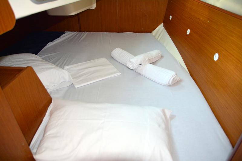 Book yachts online - sailboat - Sun Odyssey 32i - Charoula - rent