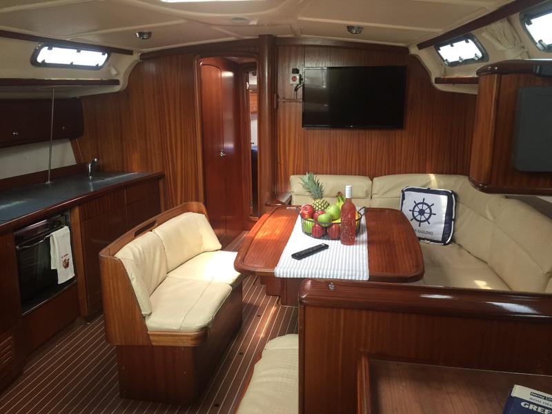 Book yachts online - sailboat - Bavaria 44 - Giannis - rent