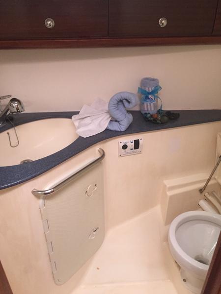 Book yachts online - sailboat - Bavaria 44 - Giannis - rent