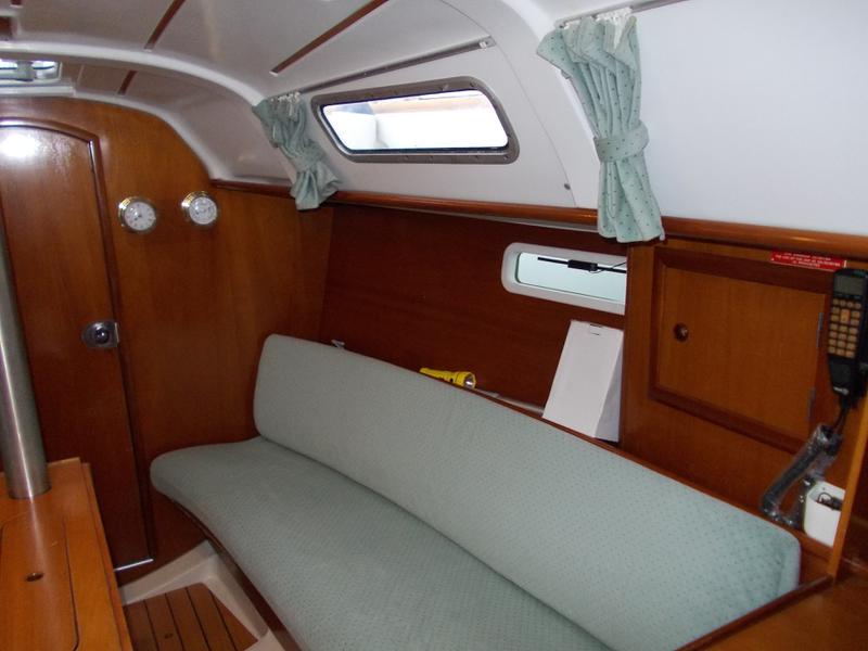 Book yachts online - sailboat - Oceanis 311 - Seirios - rent