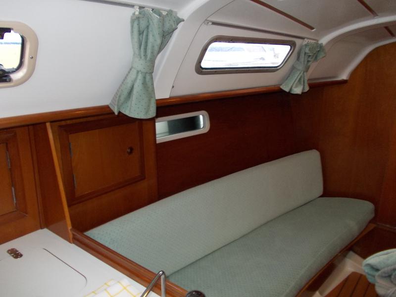 Book yachts online - sailboat - Oceanis 311 - Seirios - rent
