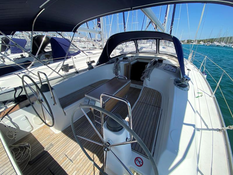 Book yachts online - sailboat - Bavaria 40 BT '13 - Nia-Nya - rent