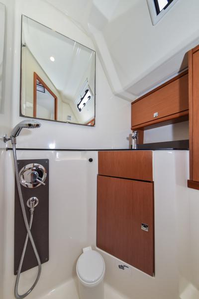 Book yachts online - sailboat - Bavaria Cruiser 46 - SIX BAG - rent