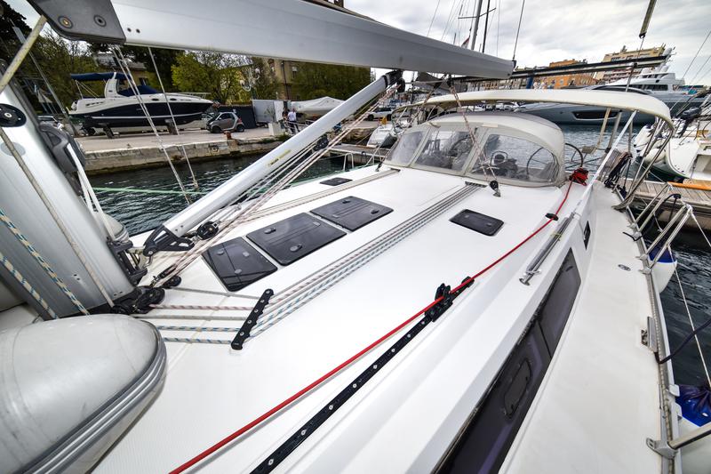 Book yachts online - sailboat - Bavaria Cruiser 46 - SIX BAG - rent