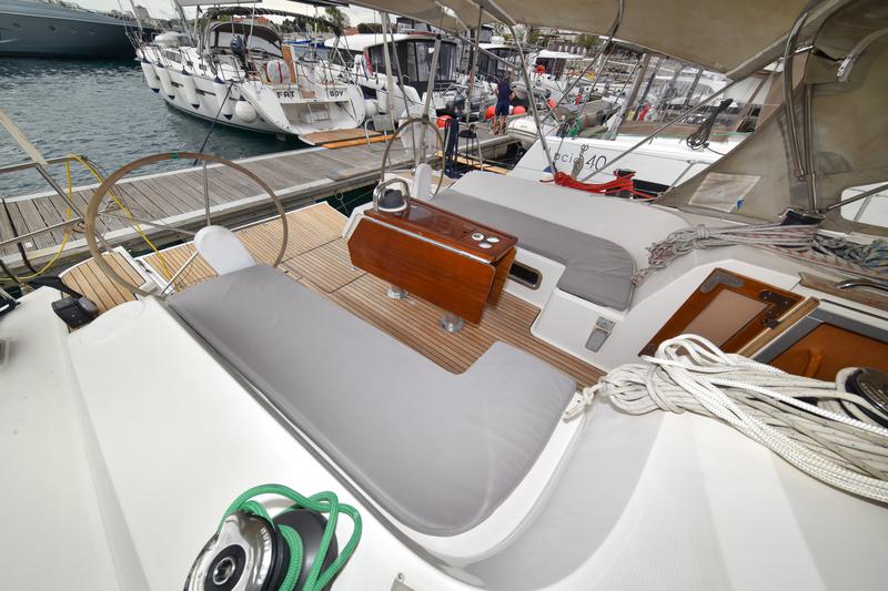 Book yachts online - sailboat - Bavaria Cruiser 46 - SIX BAG - rent