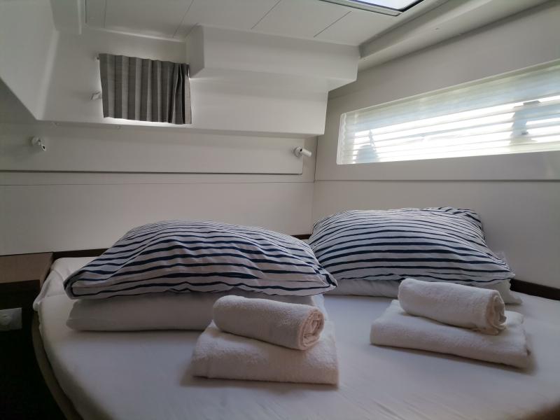 Book yachts online - catamaran - Lagoon 40 - wave elli - rent