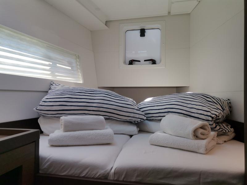 Book yachts online - catamaran - Lagoon 40 - wave elli - rent