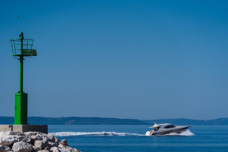 Book yachts online - motorboat - Riviera 5000 Sport Yacht - PRISCA A - rent