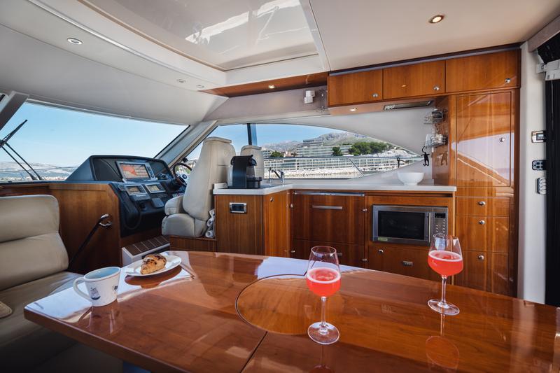 Book yachts online - motorboat - Riviera 5000 Sport Yacht - PRISCA A - rent