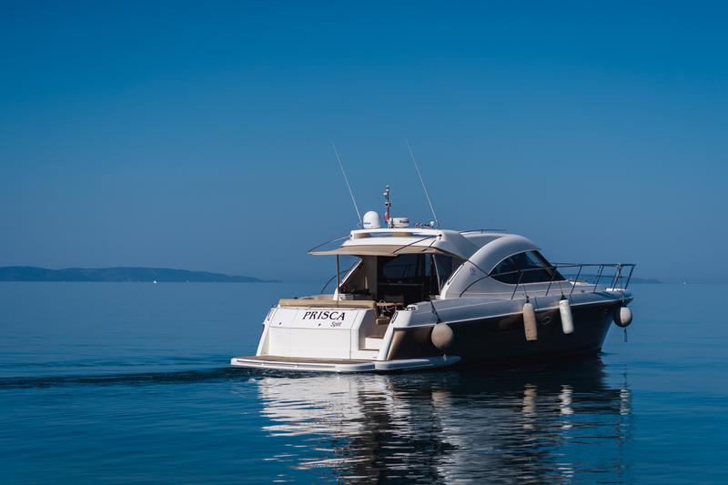 Book yachts online - motorboat - Riviera 5000 Sport Yacht - PRISCA A - rent