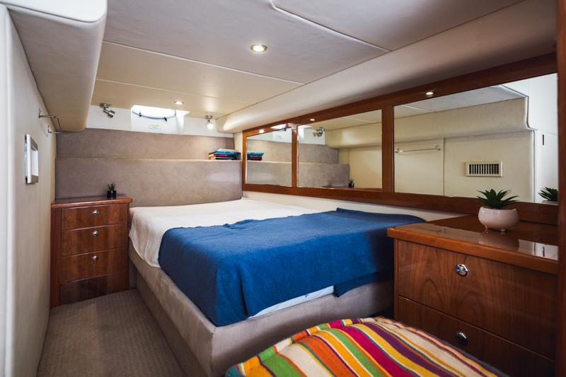 Book yachts online - motorboat - Riviera 5000 Sport Yacht - PRISCA A - rent