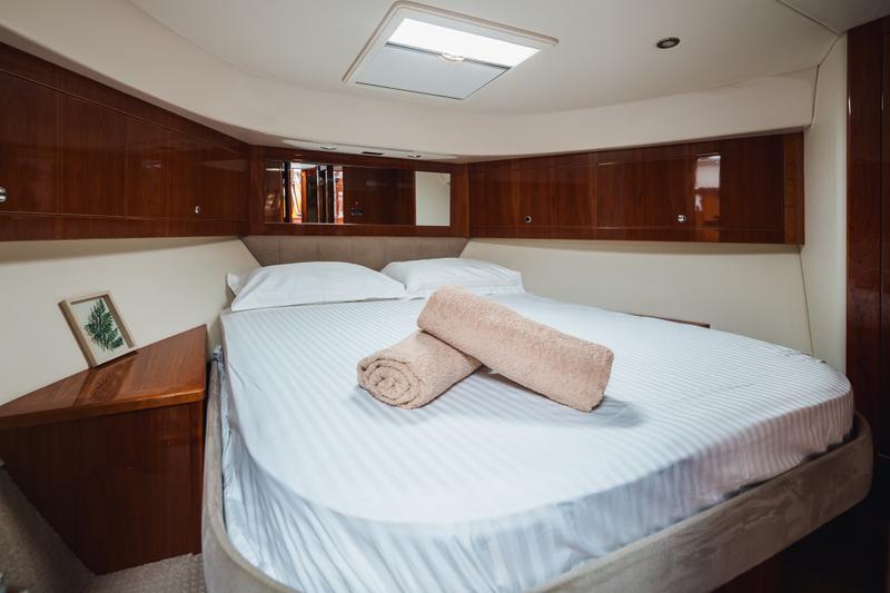 Book yachts online - motorboat - Riviera 5000 Sport Yacht - PRISCA A - rent