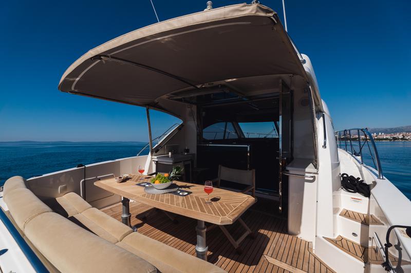 Book yachts online - motorboat - Riviera 5000 Sport Yacht - PRISCA A - rent