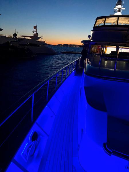Book yachts online - motorboat - Burger - Adriatic Escape - rent