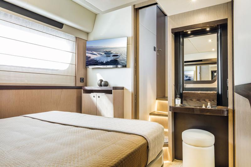 Book yachts online - motorboat - Absolute 47 Fly - Riaz-Tahia - rent