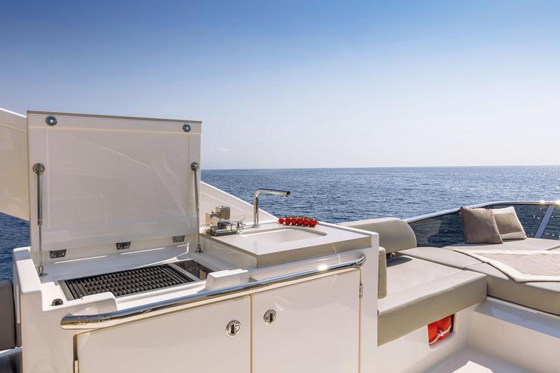 Book yachts online - motorboat - Absolute 47 Fly - Riaz-Tahia - rent