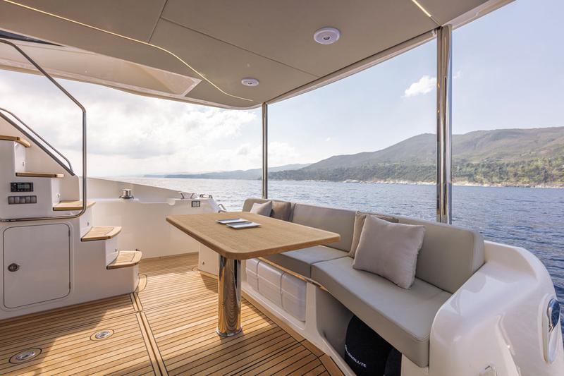 Book yachts online - motorboat - Absolute 47 Fly - Riaz-Tahia - rent