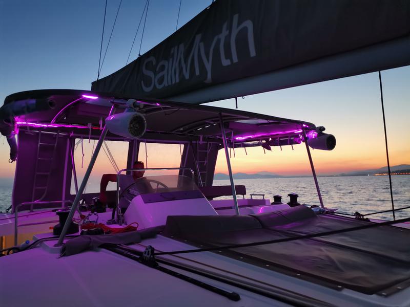 Book yachts online - catamaran - Lagoon 450  Flybridge - MIA PLUS - rent