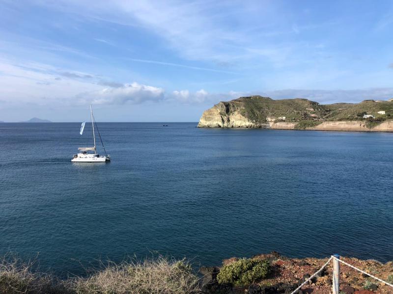 Book yachts online - catamaran - Lagoon 450  Flybridge - MIA PLUS - rent