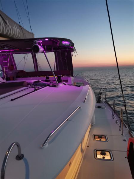 Book yachts online - catamaran - Lagoon 450  Flybridge - MIA PLUS - rent