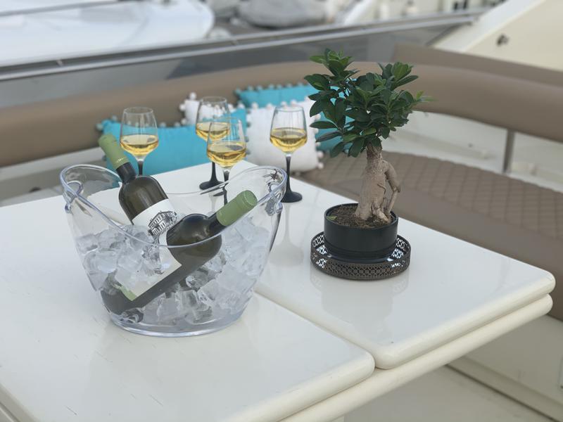 Book yachts online - motorboat - Ferretti 76' Fly - Bruno - rent