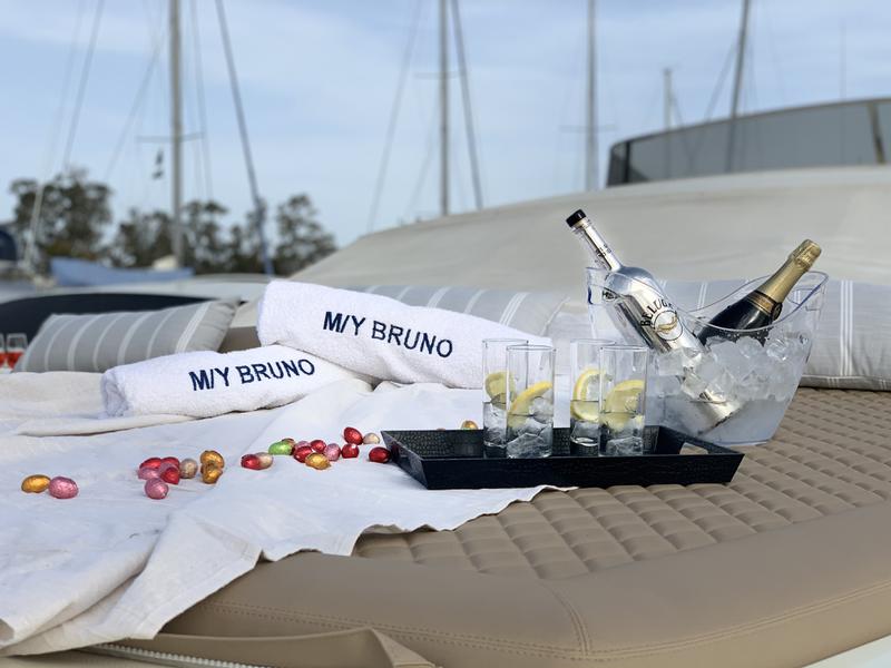 Book yachts online - motorboat - Ferretti 76' Fly - Bruno - rent