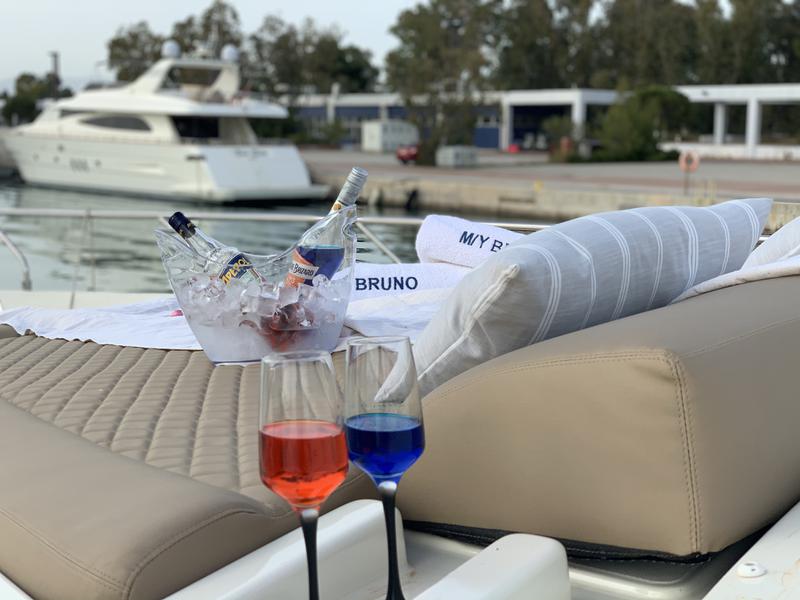 Book yachts online - motorboat - Ferretti 76' Fly - Bruno - rent