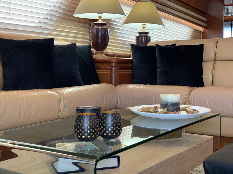 Book yachts online - motorboat - Ferretti 76' Fly - Bruno - rent