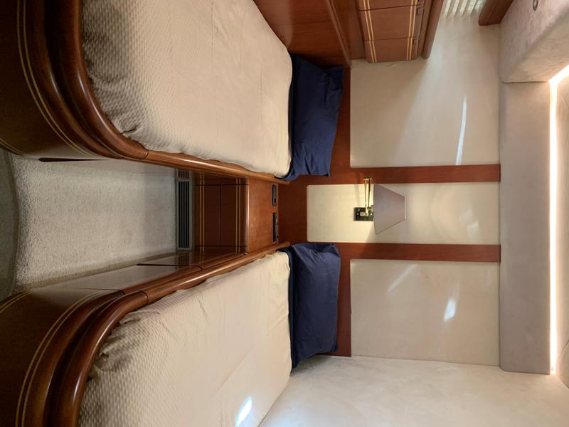 Book yachts online - motorboat - Ferretti 76' Fly - Bruno - rent