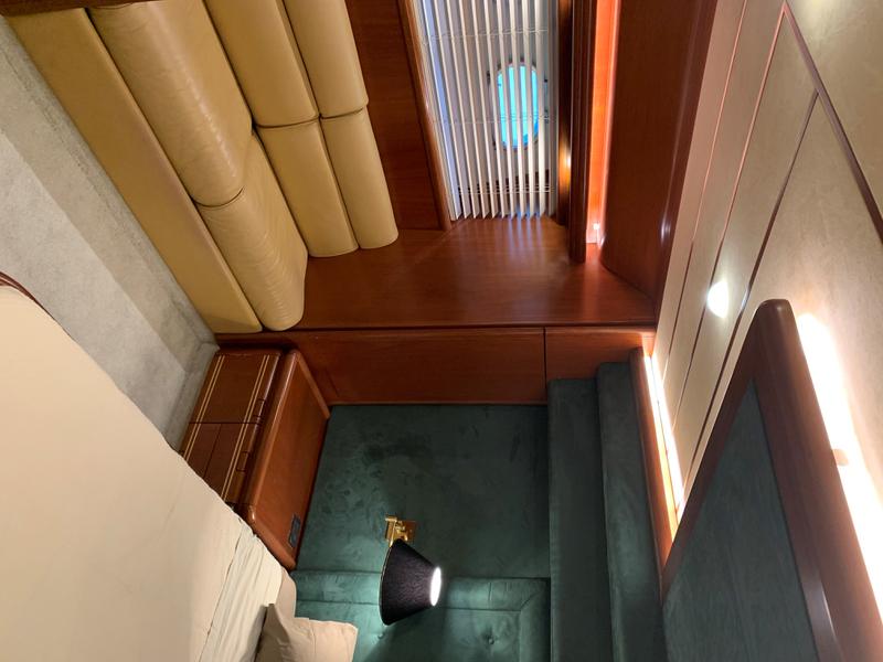 Book yachts online - motorboat - Ferretti 76' Fly - Bruno - rent