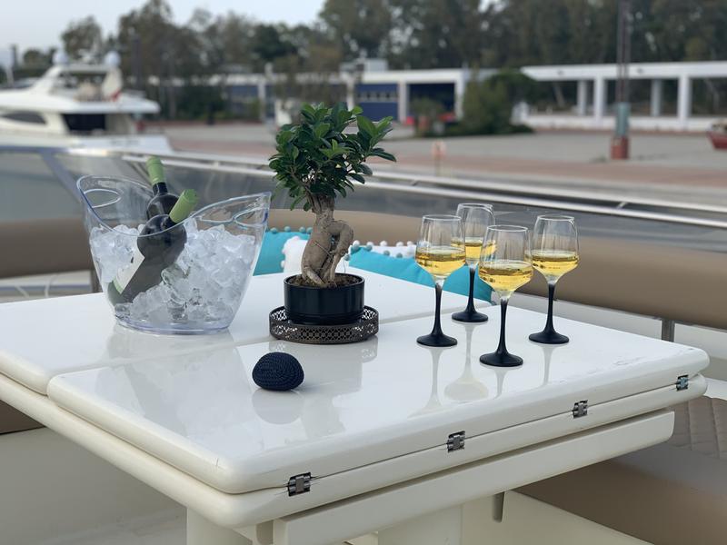 Book yachts online - motorboat - Ferretti 76' Fly - Bruno - rent