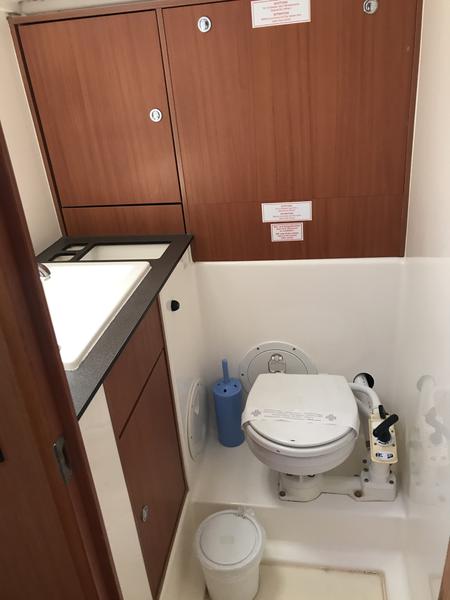 Book yachts online - sailboat - Bavaria 40 Cruiser - XANEI S - rent