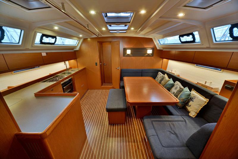 Book yachts online - sailboat - Bavaria 46 Cruiser - Captain John - rent