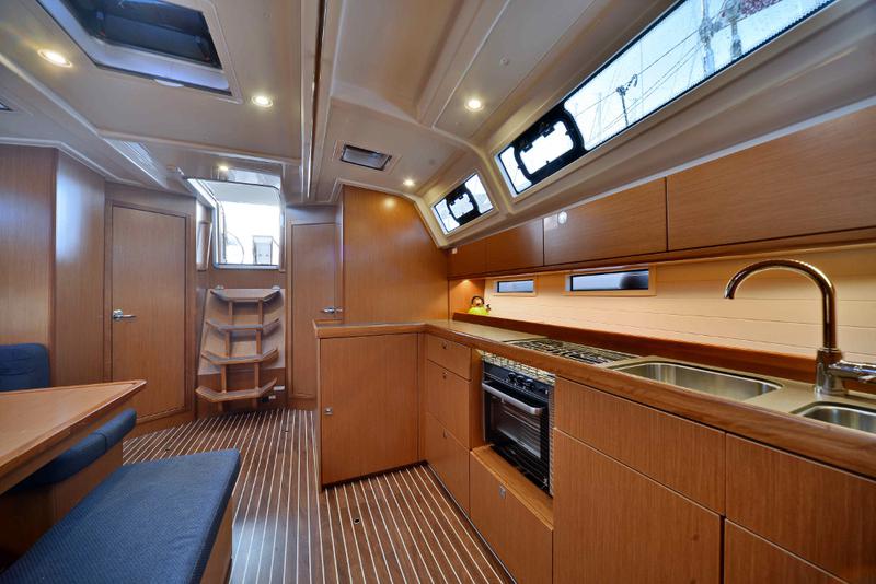 Book yachts online - sailboat - Bavaria 46 Cruiser - Captain John - rent