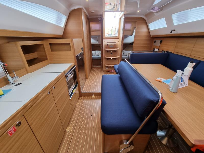 Book yachts online - sailboat - Elan Impression 45.1 - LINEA UNO with A/C - rent