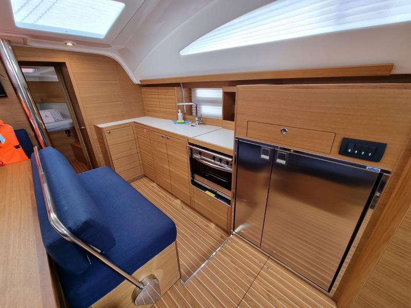 Book yachts online - sailboat - Elan Impression 45.1 - LINEA UNO with A/C - rent