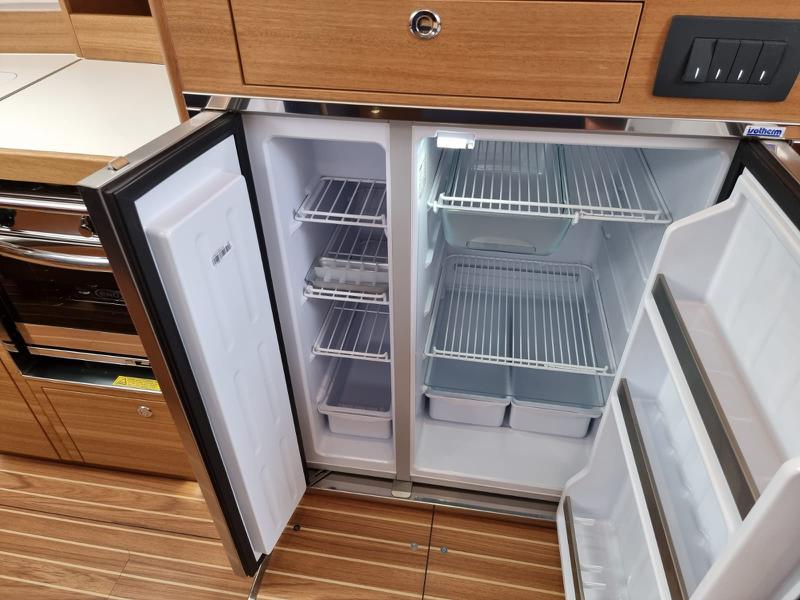 Book yachts online - sailboat - Elan Impression 45.1 - LINEA UNO with A/C - rent