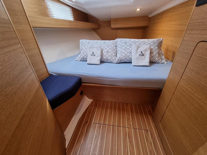 Book yachts online - sailboat - Elan Impression 45.1 - LINEA UNO with A/C - rent