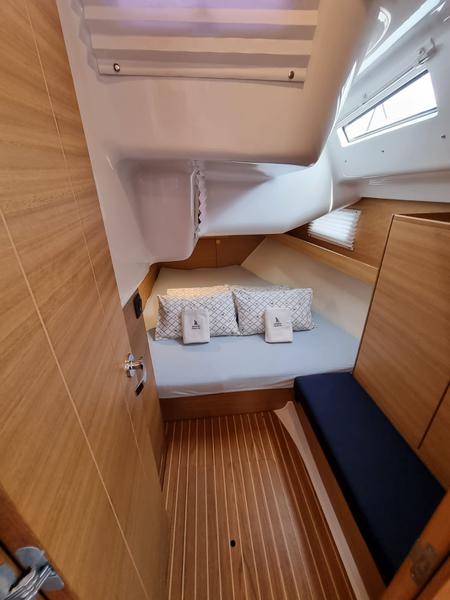 Book yachts online - sailboat - Elan Impression 45.1 - LINEA UNO with A/C - rent