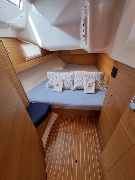 Book yachts online - sailboat - Elan Impression 45.1 - LINEA UNO with A/C - rent