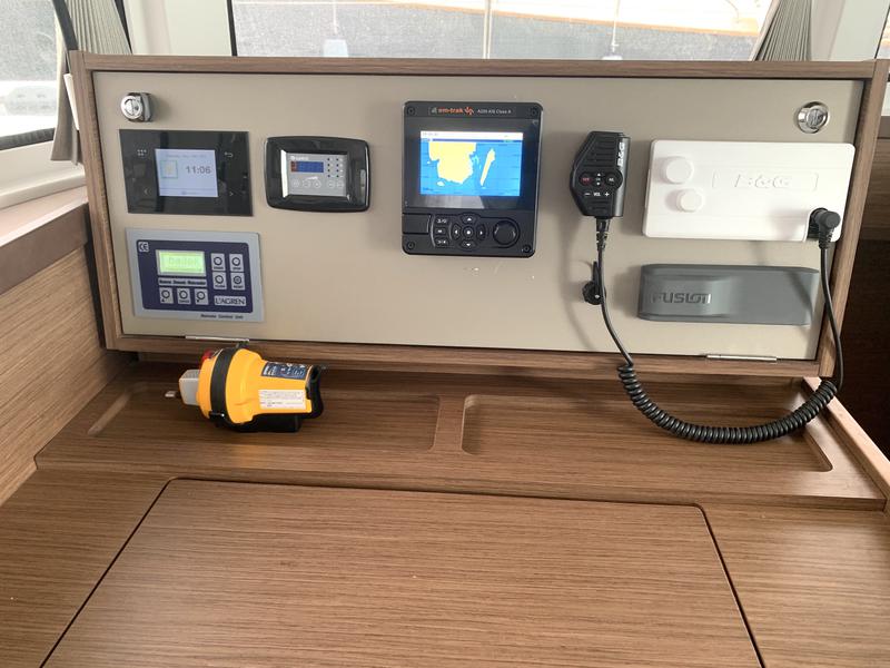 Book yachts online - catamaran - Lagoon 42 - Zoe - rent