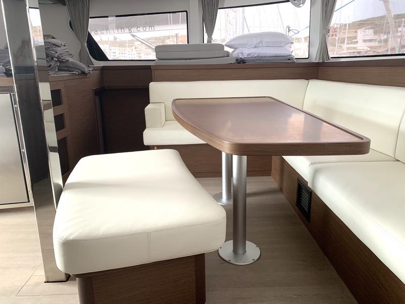 Book yachts online - catamaran - Lagoon 42 - Zoe - rent