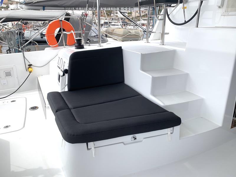 Book yachts online - catamaran - Lagoon 42 - Zoe - rent